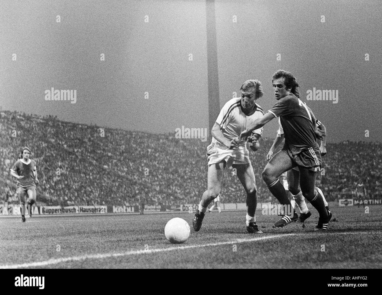 football, Bundesliga, 1973/1974, FC Schalke 04 versus VfL Bochum 3:1, Park Stadium in Gelsenkirchen, scene of the match, duel between Jupp Tenhagen (Bochum) left and Paul Holz (S04) Stock Photo