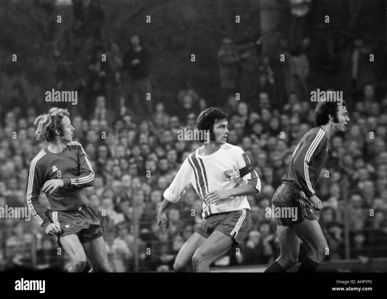 football, Bundesliga, 1973/1974, VfL Bochum versus FC Bayern Munich 0:1, Stadium at the Castroper Strasse in Bochum, scene of the match, f.l.t.r. Herbert Zimmermann (FCB), Hans Walitza (Bochum), Franz Beckenbauer (FCB) Stock Photo