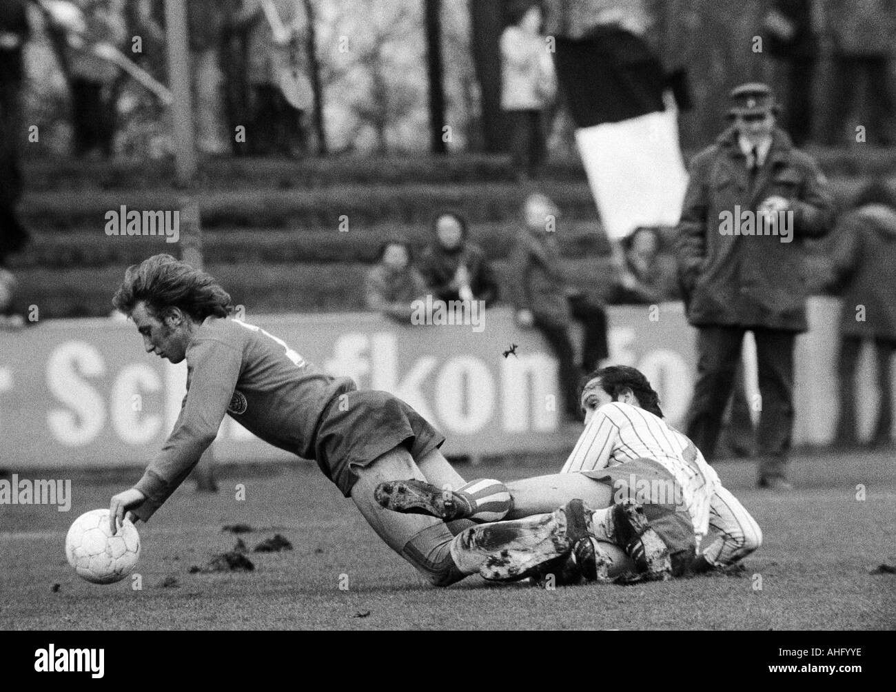 football, Regionalliga West, 1973/1974, Lohrheide Stadium in Bochum-Wattenscheid, SG Wattenscheid 09 versus Sportfreunde Siegen 4:2, scene of the match, duel between Juergen Jendrossek (09) left and Guenter Thielmann (Siegen) Stock Photo