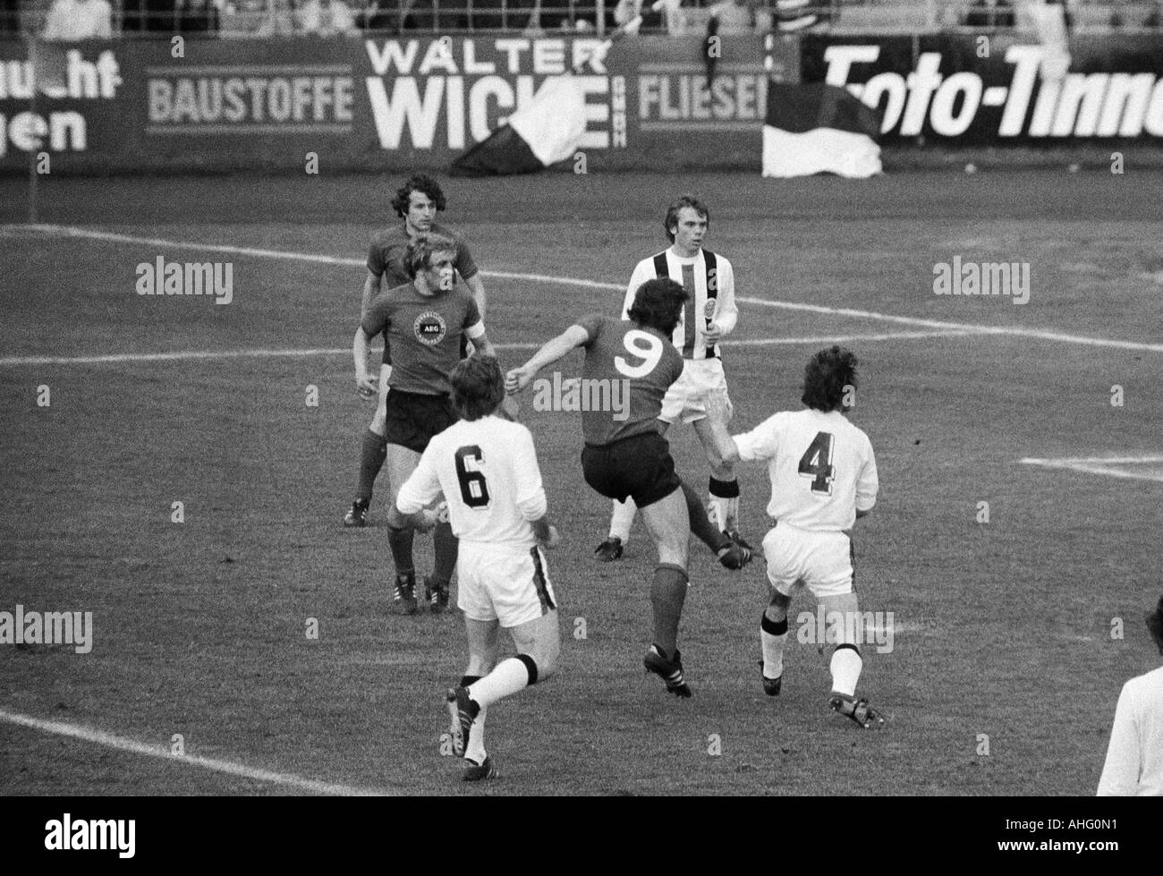 football, Regionalliga 1973/1974, promotion match to the Bundesliga 1974/1975, SG Wattenscheid 09 versus 1. FC Nuremberg 1:2, Lohrheide Stadium in Bochum-Wattenscheid, scene of the match, f.l.t.r. zu erkennen Rudi Sturz (Nuernberg), Dieter Nuessing (Nuern Stock Photo