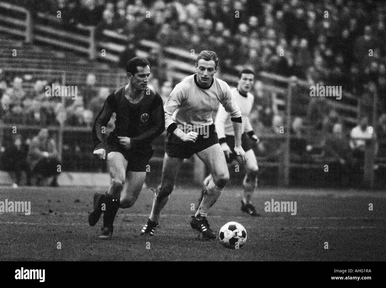 football, Bundesliga, 1966/1967, Borussia Dortmund versus Eintracht Frankfurt 3:1, Stadium Rote Erde in Dortmund, scene of the match, f.l.t.r. Wolfgang Solz (Frankfurt), Friedhelm Groppe (BVB), Gerd Peehs (BVB) Stock Photo