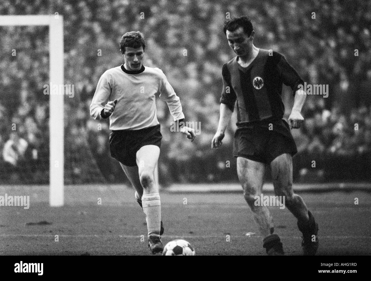 football, Bundesliga, 1966/1967, Borussia Dortmund versus Eintracht Frankfurt 3:1, Stadium Rote Erde in Dortmund, scene of the match, f.l.t.r. Willi Neuberger (BVB), Fahrudin Jusufi (Frankfurt) Stock Photo