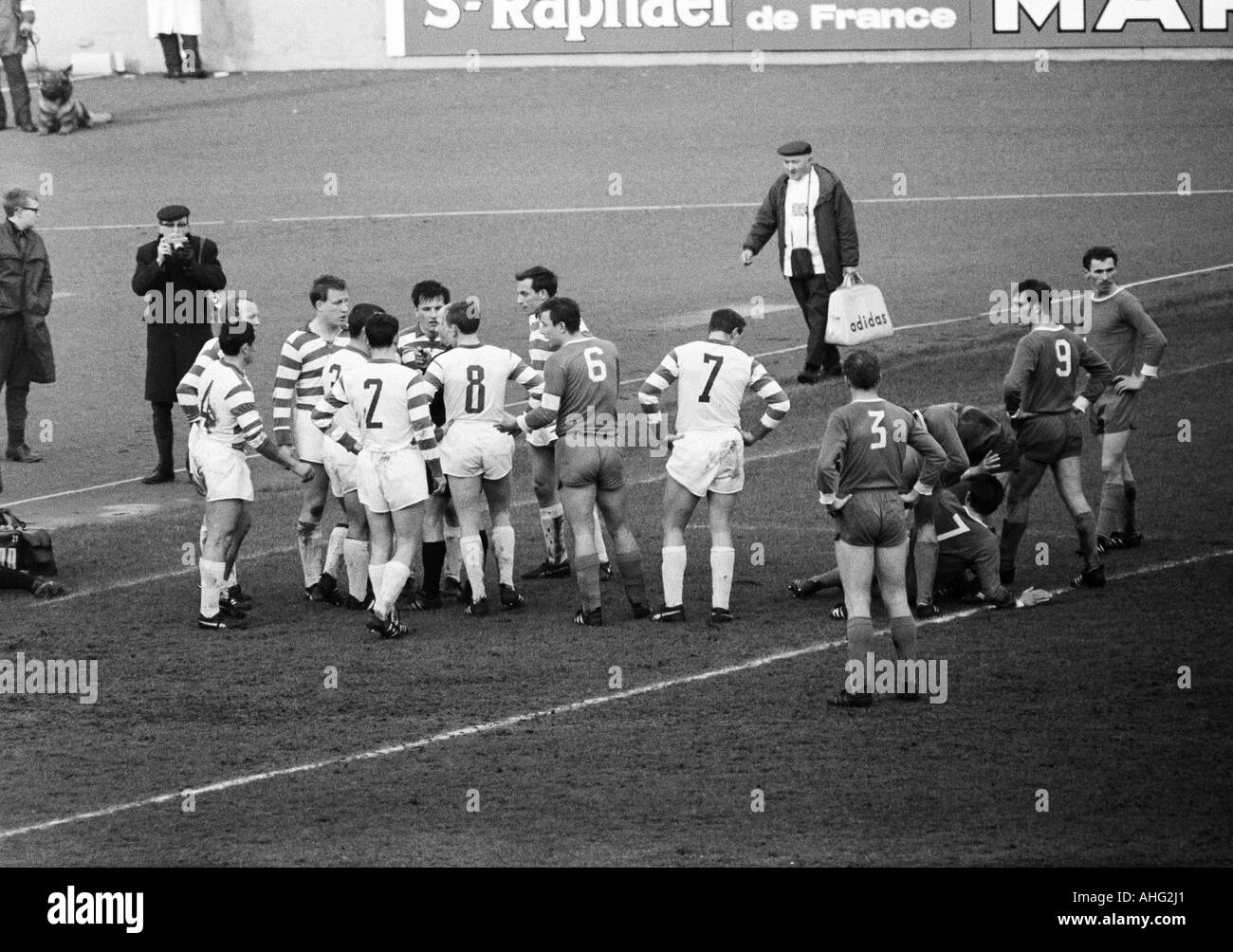 football, Bundesliga, 1966/1967, MSV Duisburg versus FC Schalke 04 3:0, Wedau Stadium in Duisburg, scene of the match, dispute after a foul play, f.l.t.r. Djordje Pavlic (4), Horst Gecks, Guenter Preuss, Johann Sabath, Hartmut Heidemann, Heinz van Haaren, Stock Photo