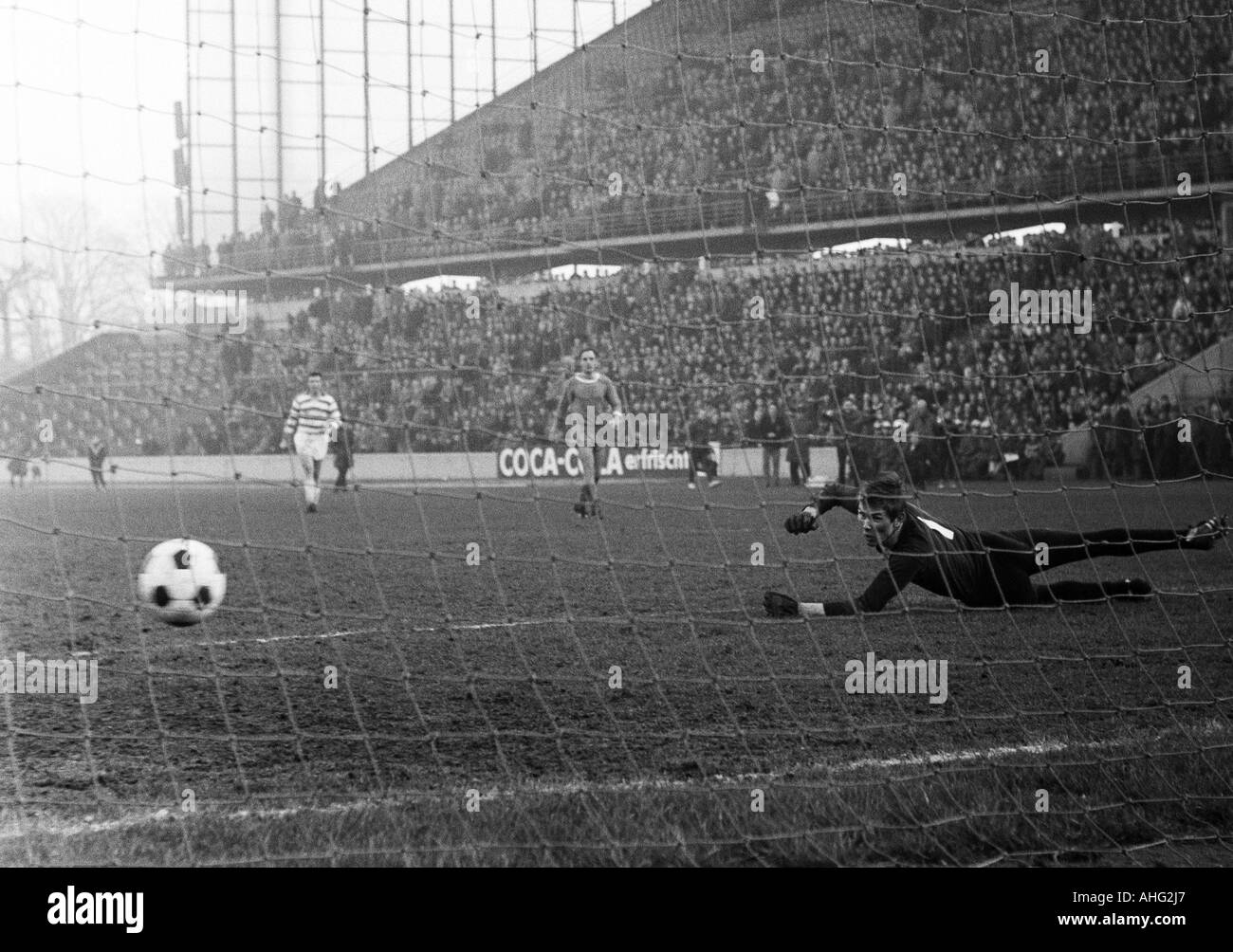 football, Bundesliga, 1966/1967, MSV Duisburg versus FC Schalke 04 3:0, Wedau Stadium in Duisburg, scene of the match, 3:0 goal to Duisburg by Werner Kraemer (not pictured), keeper Norbert Nigbur (Schalke) is chanceless, behind middle Hans Juergen Becher Stock Photo