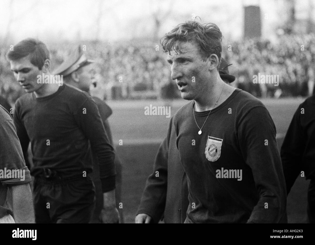 football, DFB Cup, quarter final, 1966/1967, Stadium Glueckaufkampfbahn in Gelsenkirchen, Schalke 04 versus Bayern Munich 2:3, football players leaving the pitch, left keeper Norbert Nigbur (Schalke), right Georg Schwarzenbeck (Munich) Stock Photo