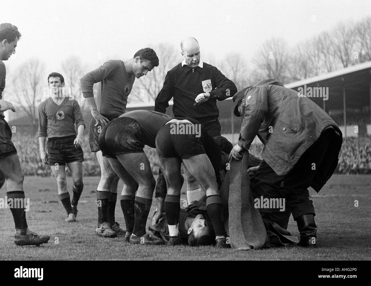 Schiedsrichter fussball Black and White Stock Photos & Images - Page 2 -  Alamy