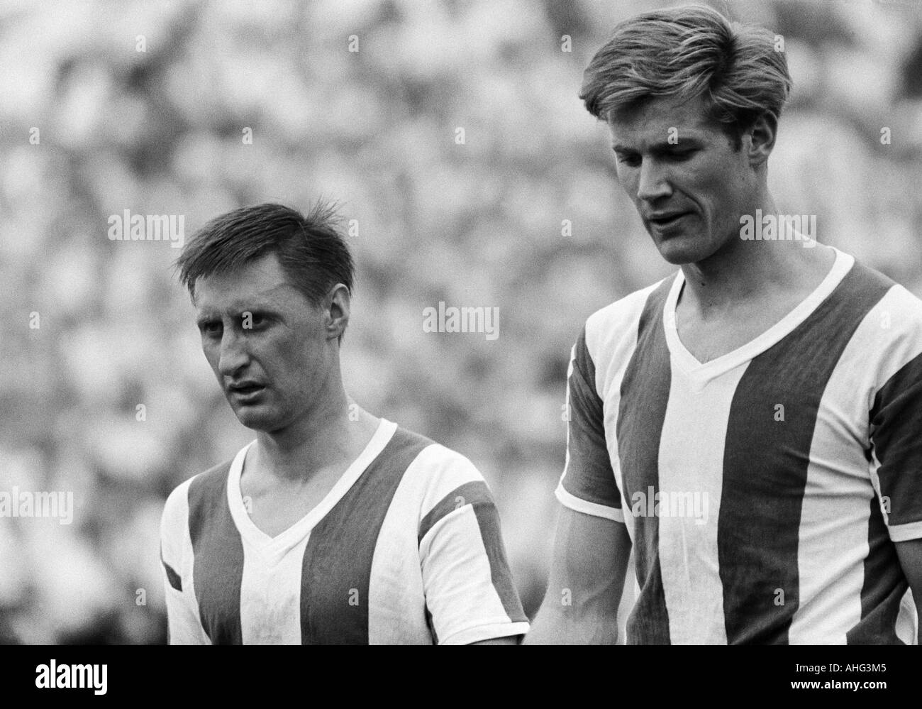 football, Regionalliga, 1966/1967, promotion match to the Bundesliga 1967/1968, ETB Schwarz-Weiss Essen versus Hertha BSC Berlin 3:2, Stadium am Uhlenkrug in Essen, football players, left Werner Ipta (Berlin), right Reinhardt Lindner (Berlin) Stock Photo