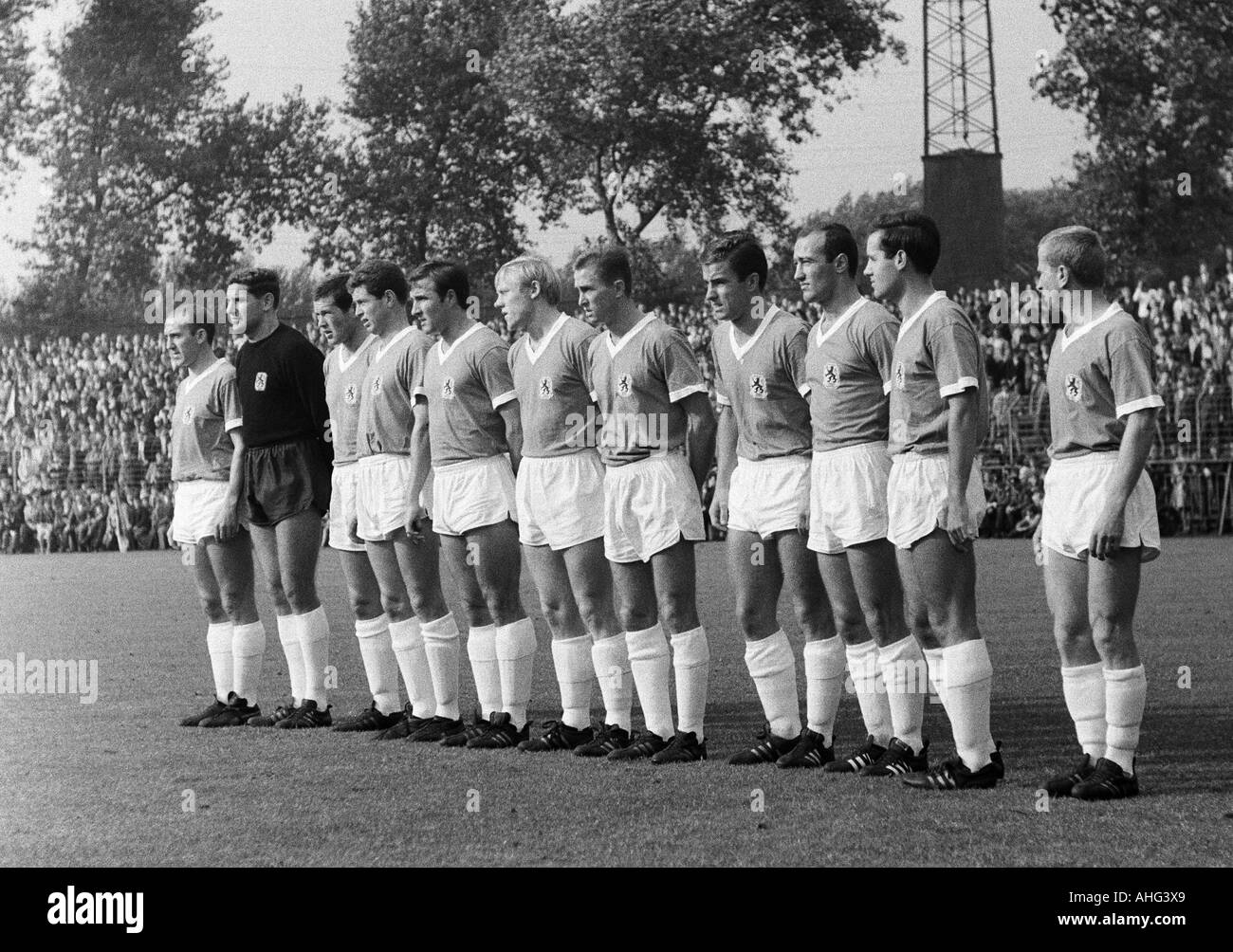 football, Bundesliga, 1967/1968, Glueckaufkampfbahn Stadium, Schalke 04 versus TSV 1860 Munich 0:0, team photograph, shot of the Munich team, f.l.t.r. Peter Grosser, Petar Radenkovic, Hans Reich, Manfred Wagner, Rudolf Brunnenmeier, Hans Kueppers, Rudolf Stock Photo