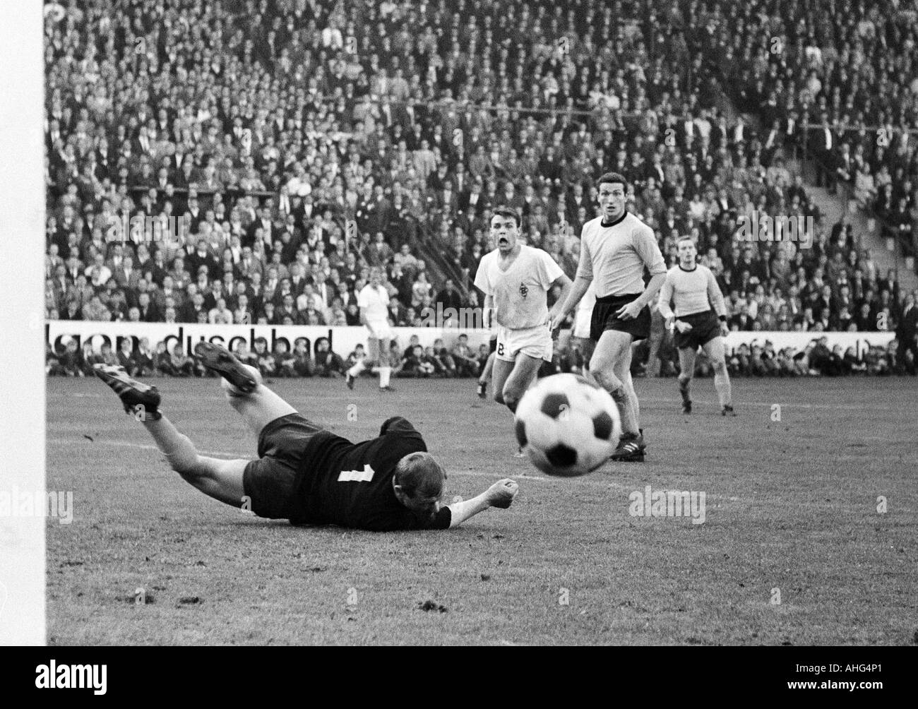 football, Bundesliga, 1967/1968, Borussia Moenchengladbach versus Borussia Dortmund 2:2, Boekelberg Stadium, scene of the match, f.l.t.r. keeper Bernhard Wessel (BVB), Herbert Laumen (Gladbach), Gerd Peehs (BVB), Theodor Redder (BVB) Stock Photo