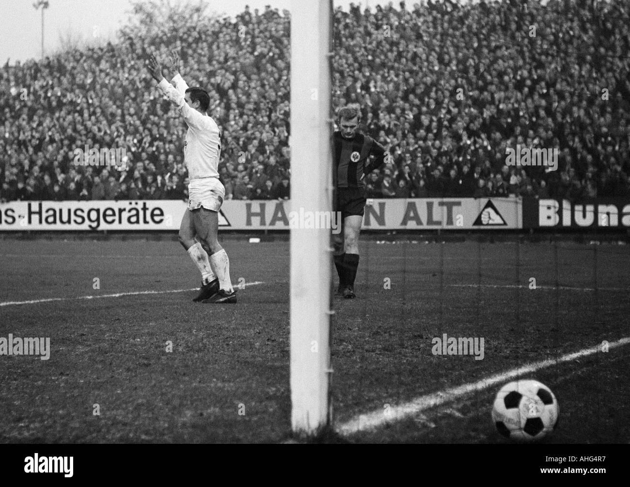 football, Bundesliga, 1967/1968, Borussia Moenchengladbach versus Eintracht Frankfurt 1:1, Boekelberg Stadium, scene of the match, 1:0 goal to Gladbach by goal scorer Peter Meyer (left), right Guenter Keifler (Frankfurt) Stock Photo