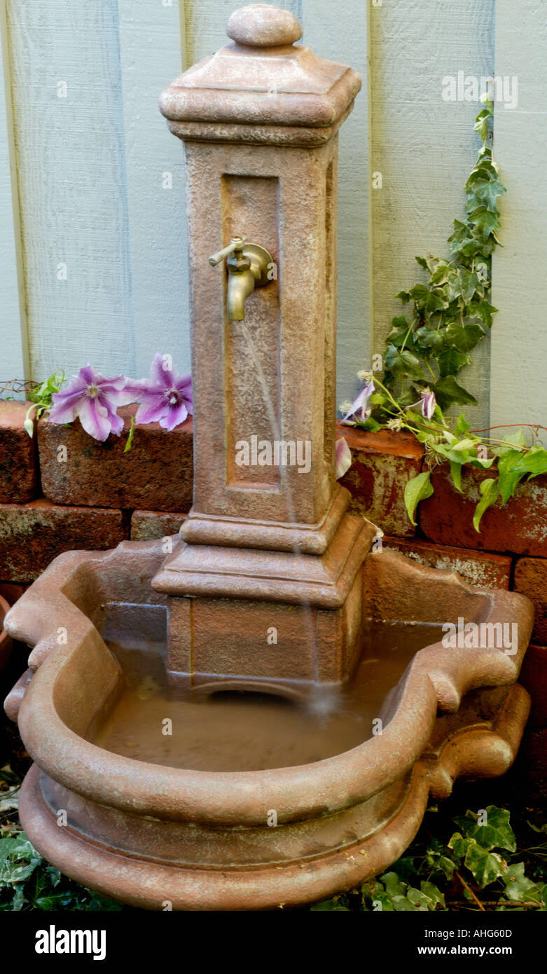 Italian garden fountain Stock Photo Alamy
