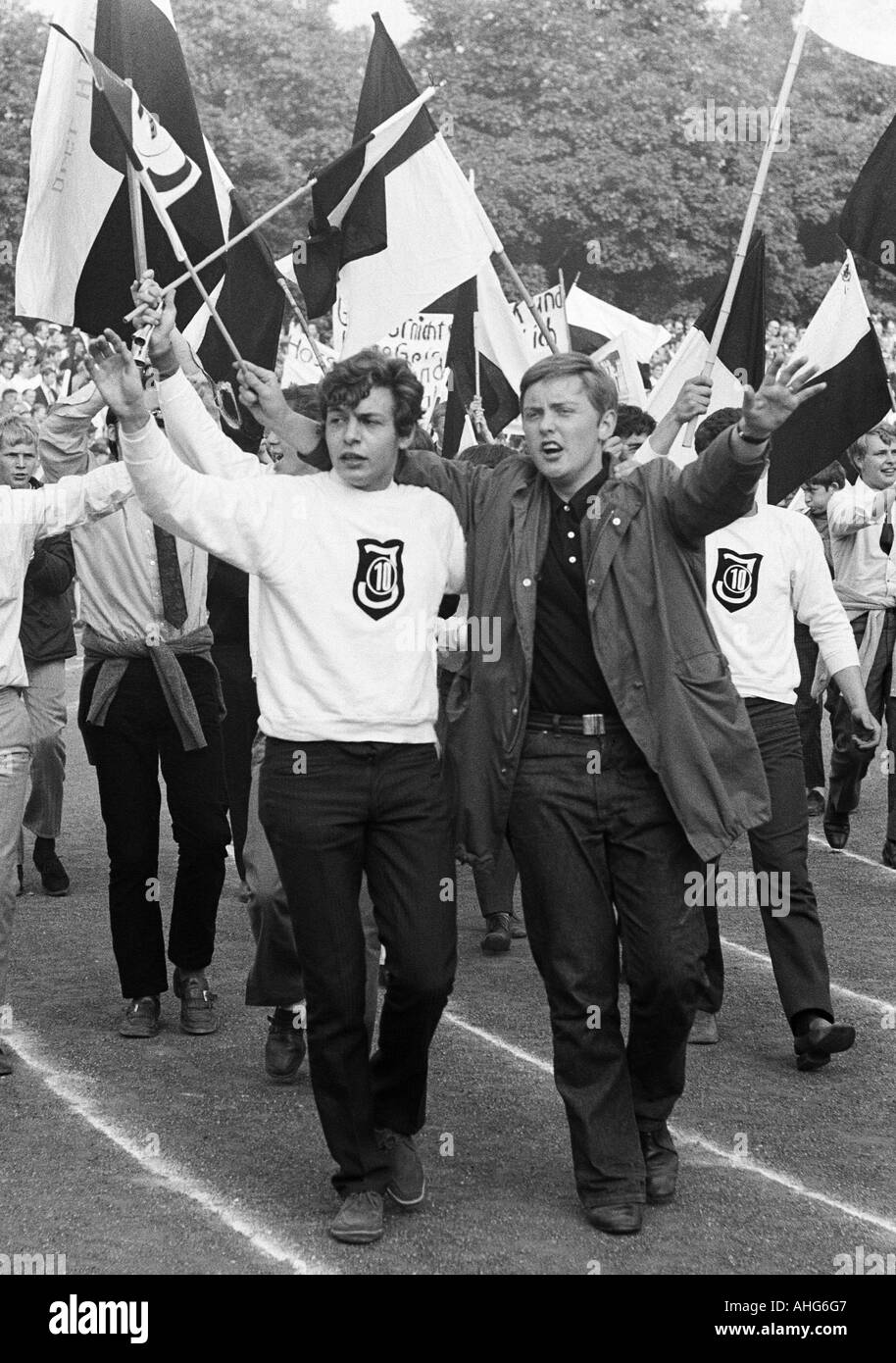 football, German Amateur Championship 1969, final, SC Juelich 1910 versus SpVgg Erkenschwick 2:1, Grotenburg Stadium in Krefeld-Uerdingen, young football fans of SC Juelich rejoicing at the Geman Amateur Championship win Stock Photo