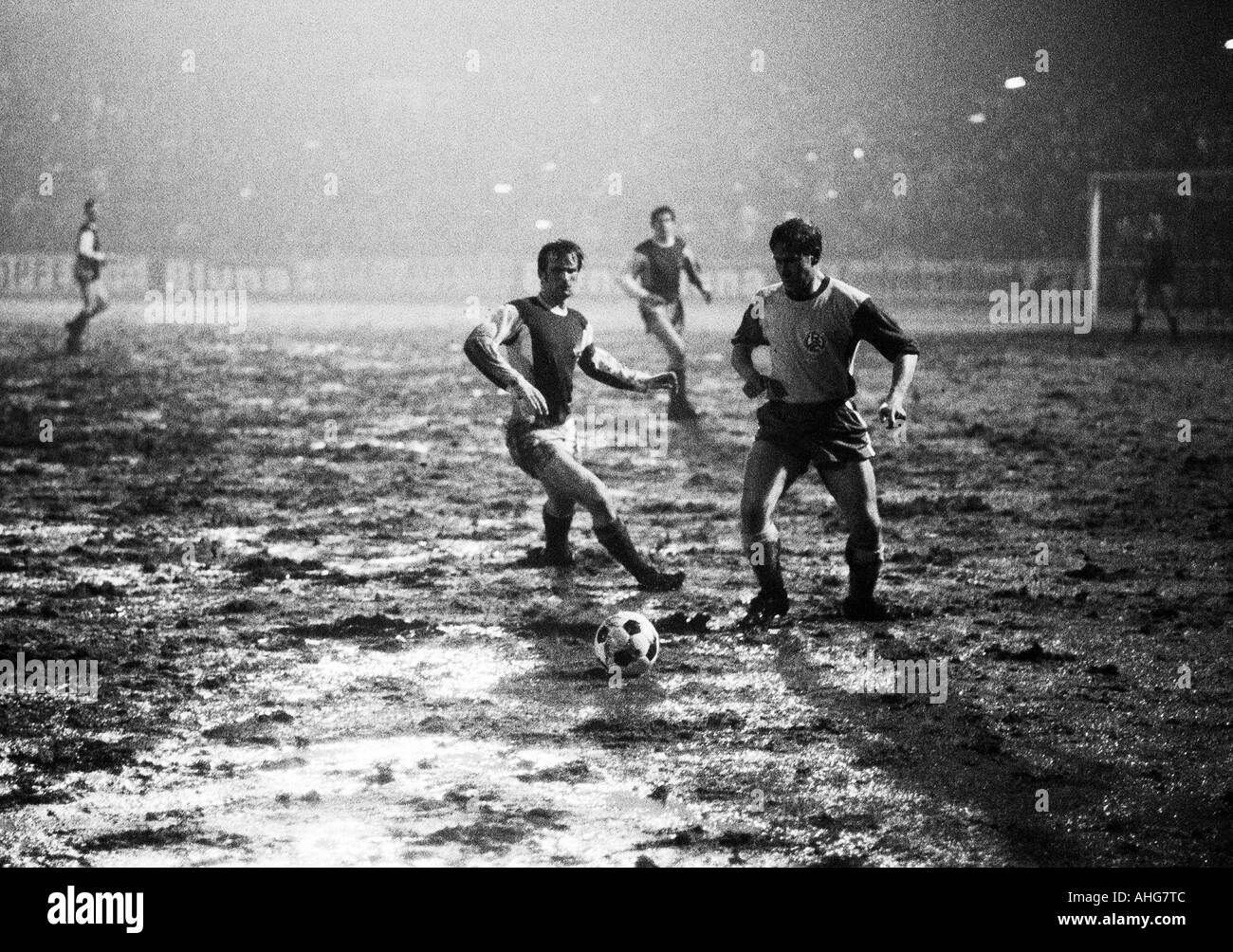 football, DFB Cup, first round, 1969/1970, Stadium an der Hafenstrasse in Essen, Rot-Weiss Essen versus 1. FC Cologne 3:3 after extra time, as a result of continuous rainfall the match became a mudbath, the pitch was densely covered with puddles and equal Stock Photo