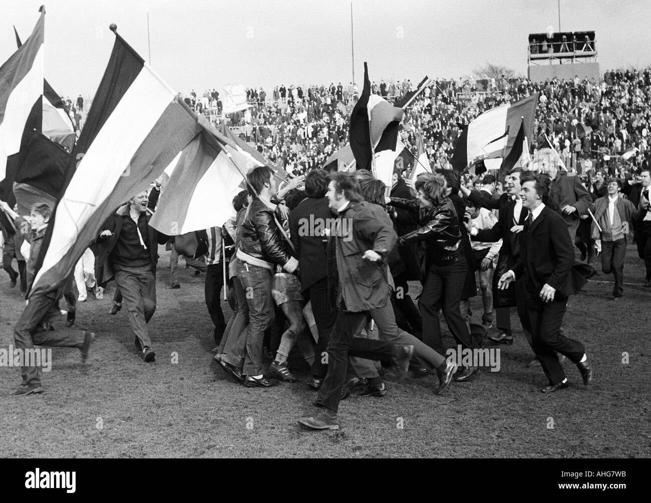 football, Regionalliga West, 1969/1970, ETB Schwarz-Weiss Essen versus Arminia Bielefeld 0:1, Stadium am Uhlenkrug in Essen, football players of Bielefeld encircled by young football fans rejoicing and waving club flags Stock Photo