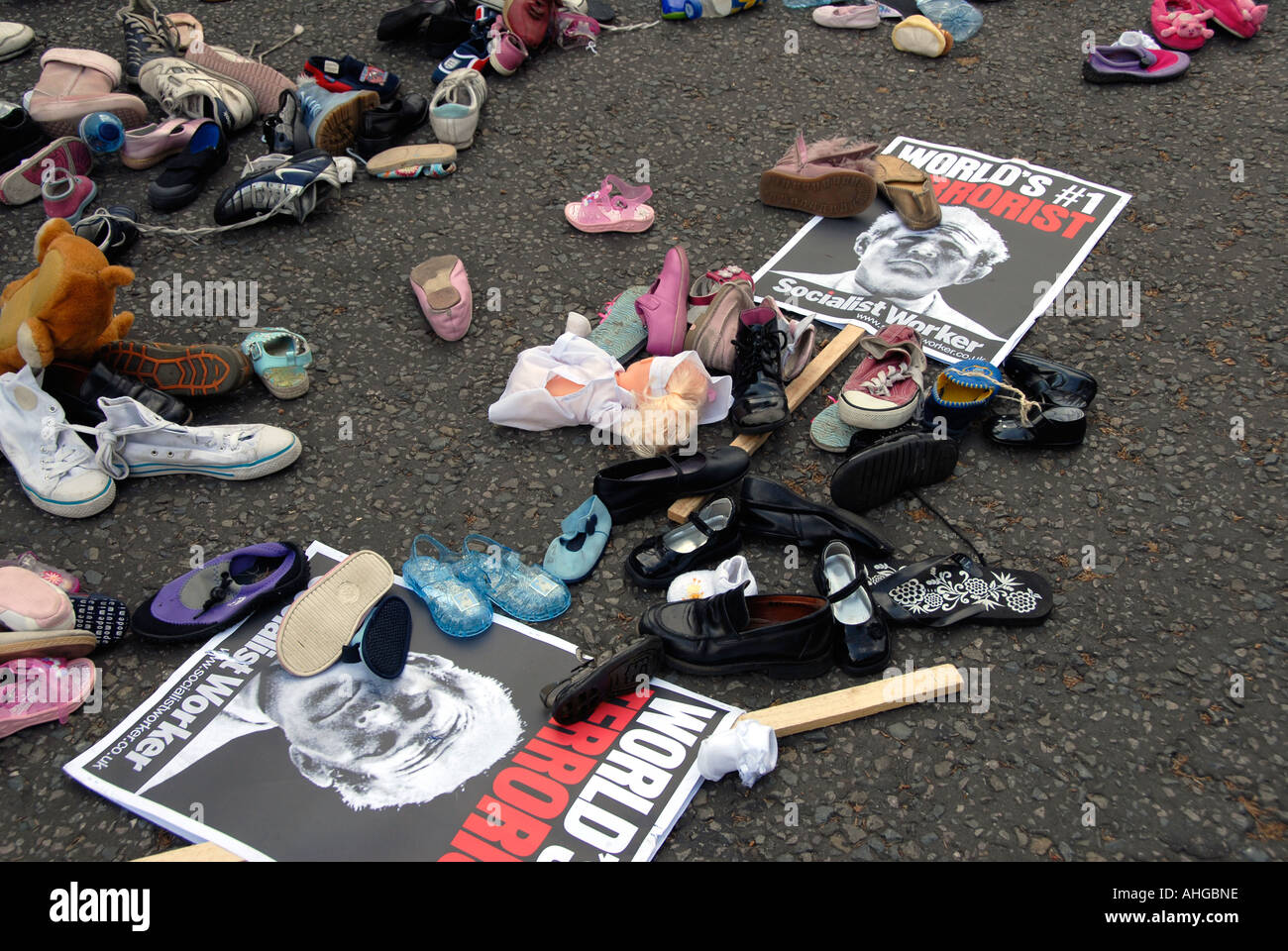 Children's Shoes left by Senatoff in Whitehall  during Stop the War demonstration of more than 100,000 marchers through central Stock Photo