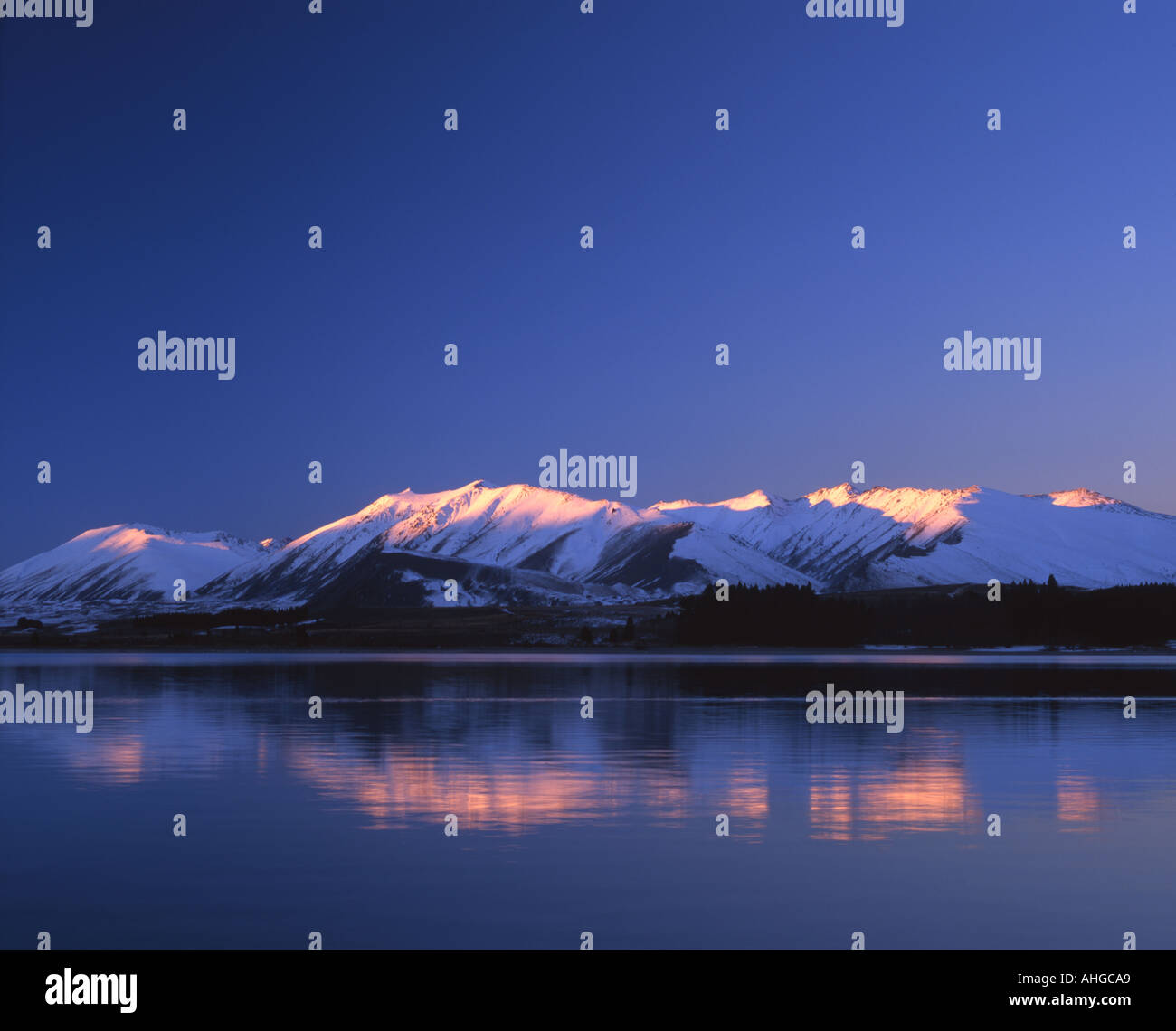 Sunset Lake Tekapo South Island New Zealand Stock Photo - Alamy