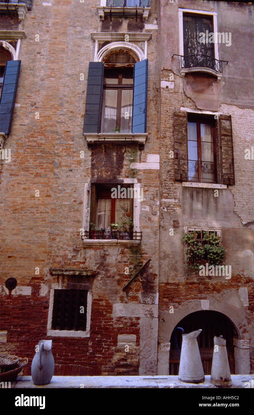 Traditional venice alleys hi-res stock photography and images - Alamy