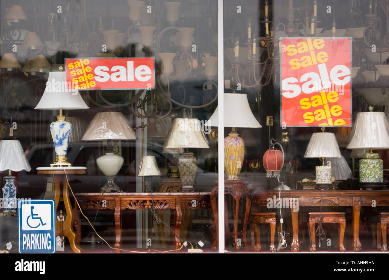 Sale at a lighting fixture store Stock Photo Alamy