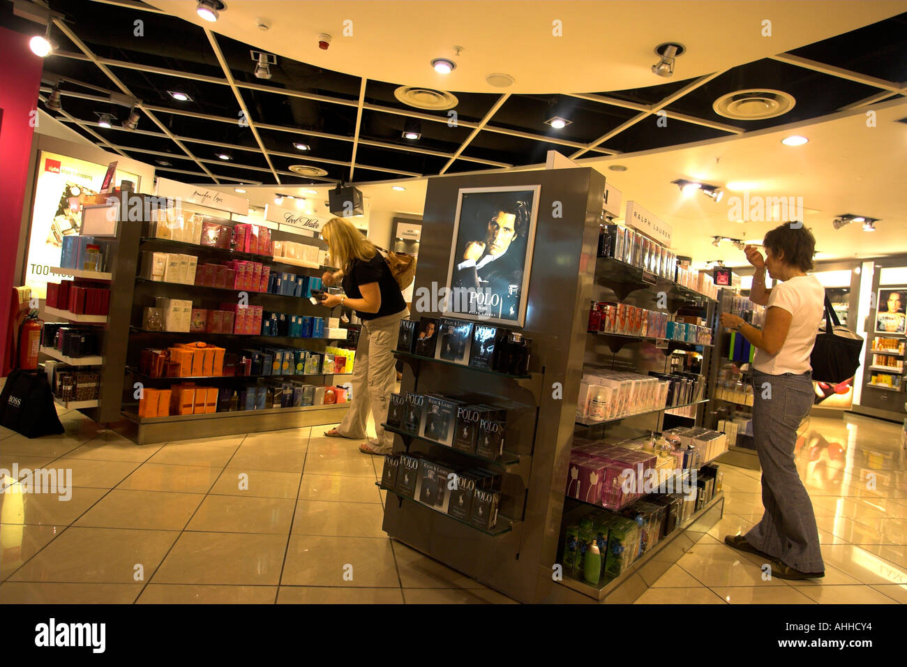 price of duty free cigarettes manchester airport Duty free cigarettes hi-res stock photography and images - Page 2
