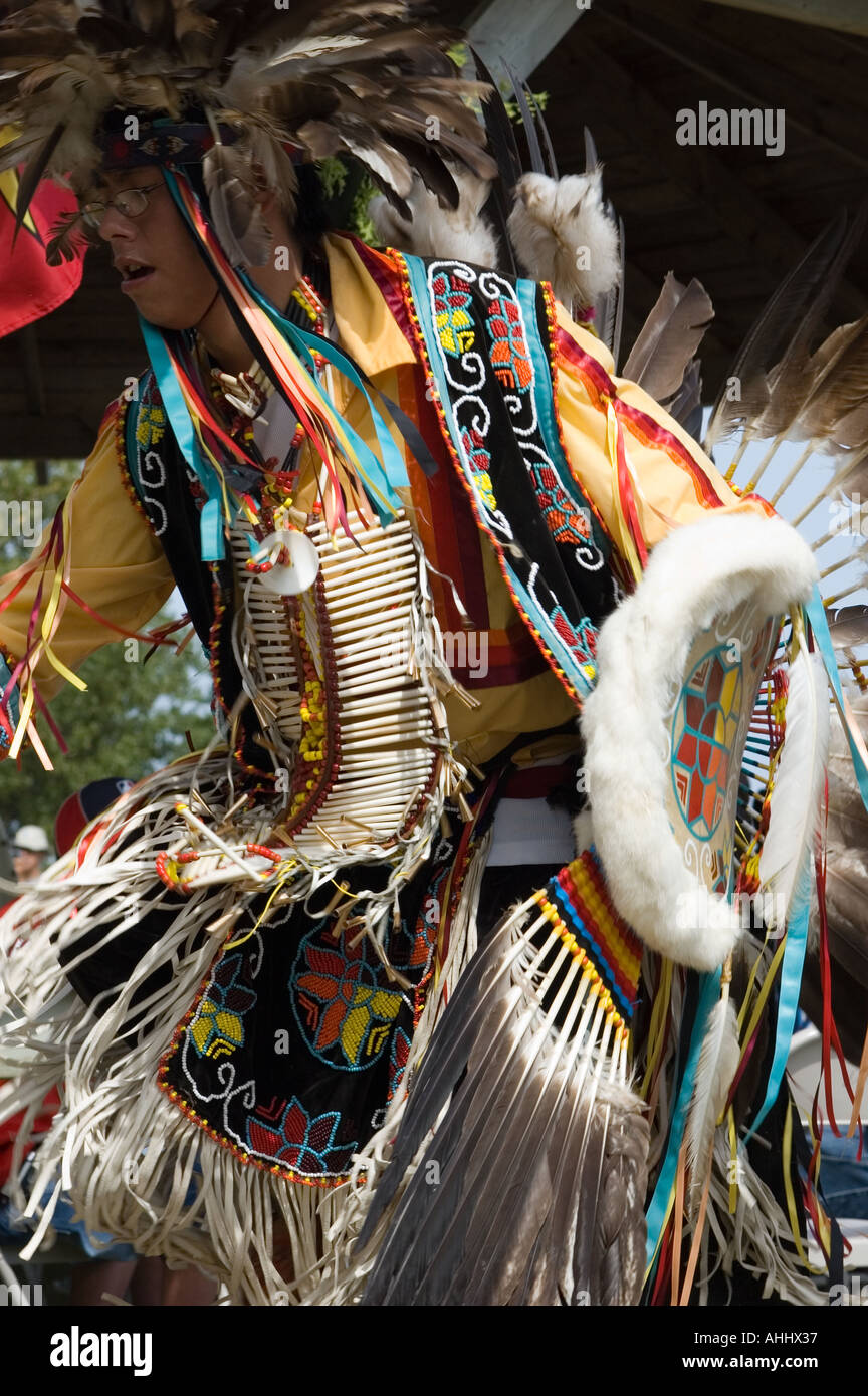 Native canadian traditional dress hires stock photography and images