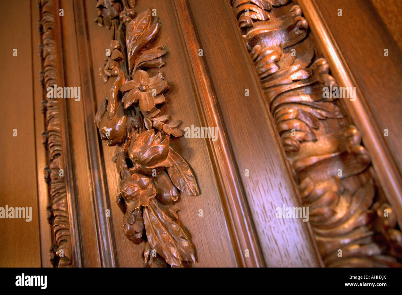Architectural wood carvings hi-res stock photography and images - Alamy
