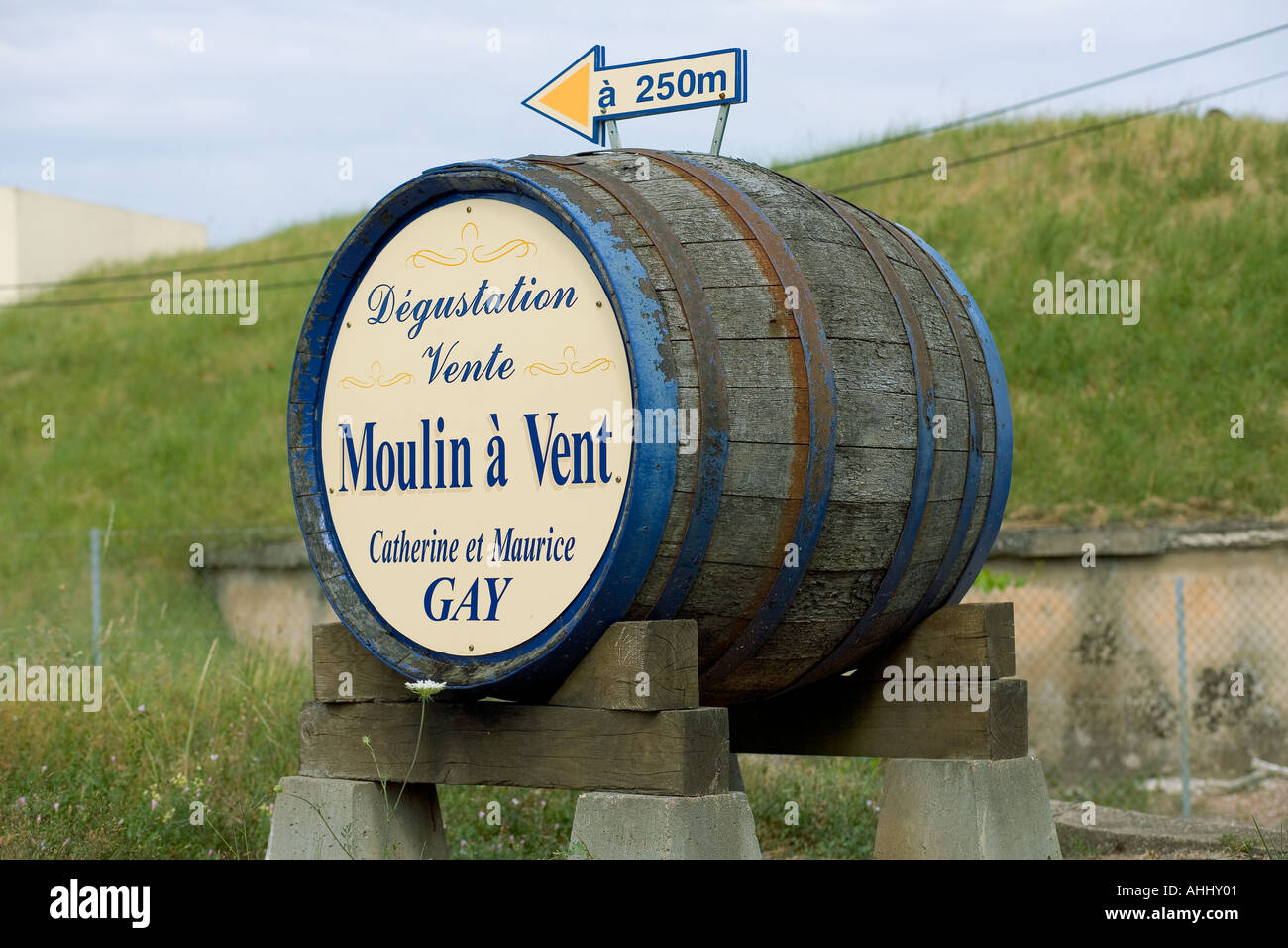 WINE GROWER BARREL SIGN  MOULIN-A-VENT  BEAUJOLAIS WINE COUNTRY RHONE VALLEY FRANCE Stock Photo