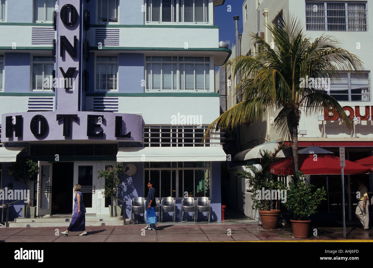 hotels and bars in ocean drive art deco district miami florida usa ...