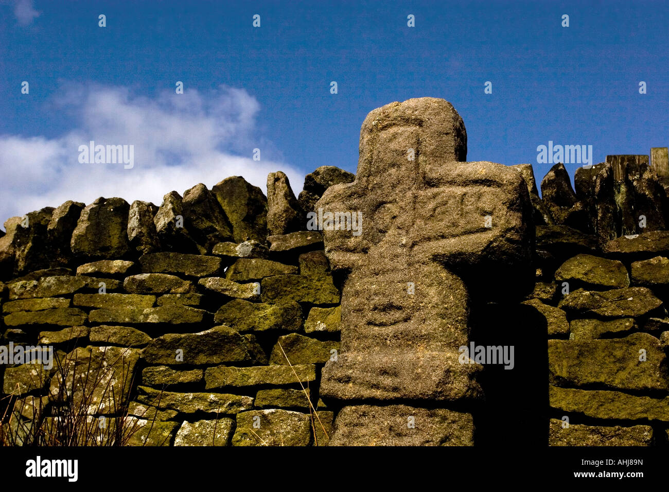 The medieval Edale Cross in the Peak District National Park Stock Photo