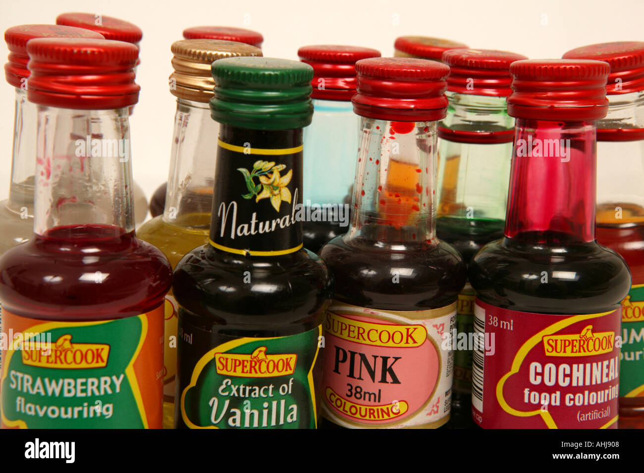 food colouring flavouring pink red green cooking cookery little glass bottles  Stock Photo