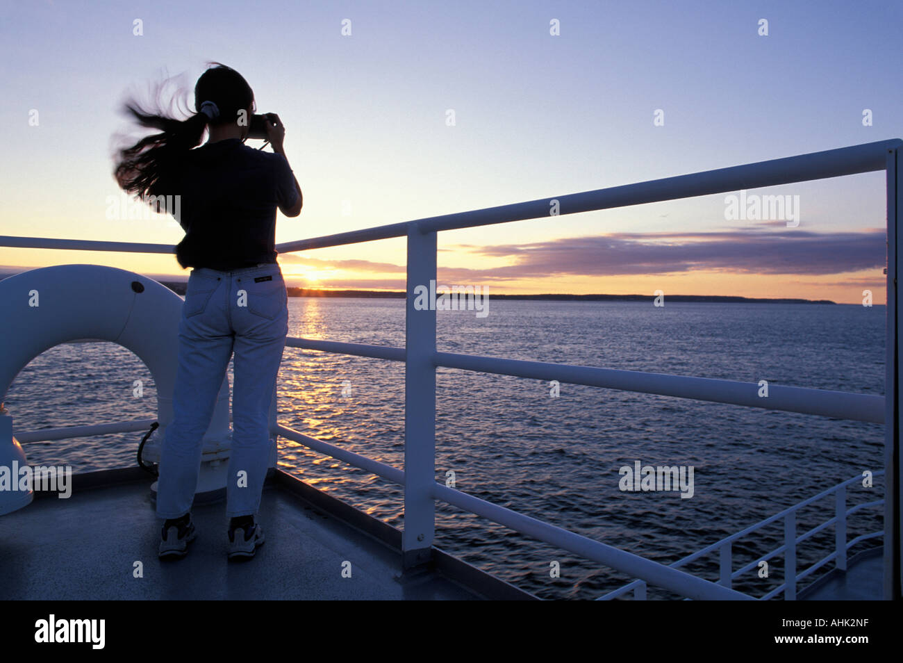 USA Washington Student takes snapshots from deck of U of Washington research ship R V Thomas G Thompson Stock Photo