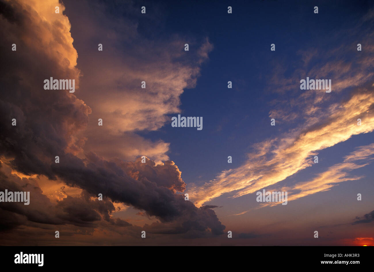 Cumulus clouds over prairie hi-res stock photography and images - Alamy