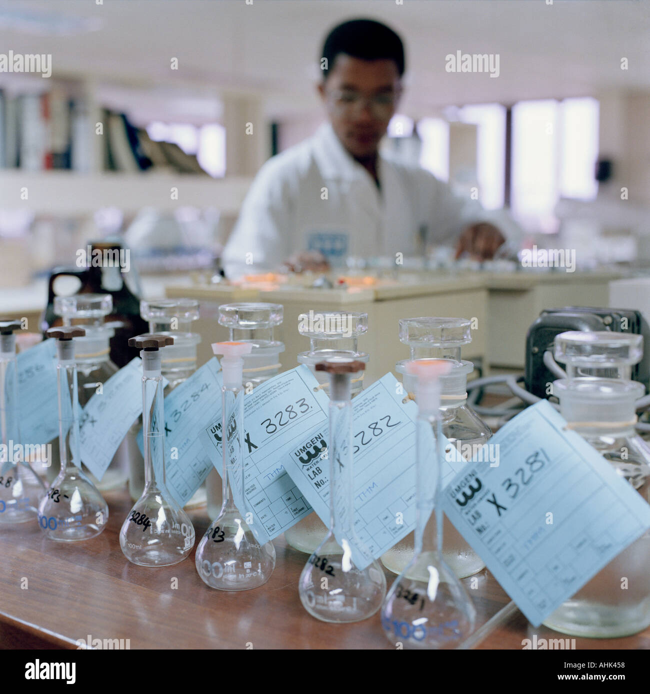 Laboratory scientist filtration hires stock photography and images Alamy