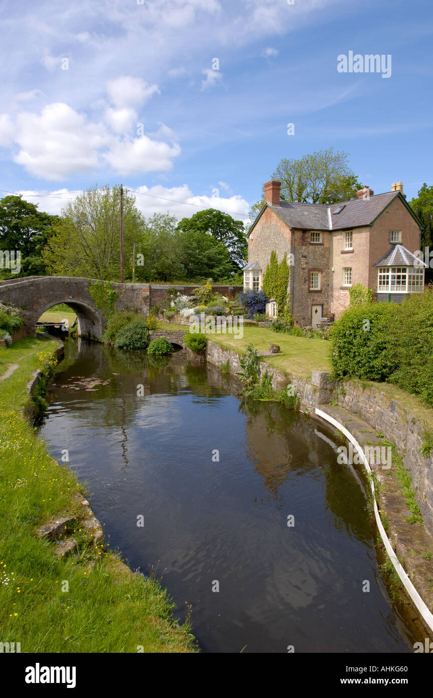 Wharfinger s Cottage Carreghofa Locks Montgomery Canal near Llanymynech Mid Wales Stock Photo