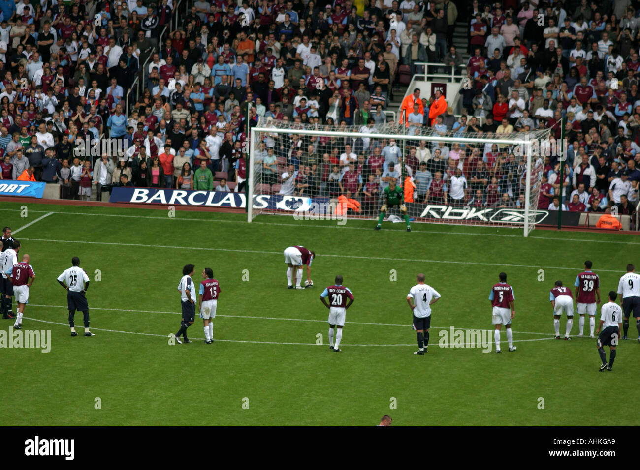 Teddy Sheringham penalty West Ham vs Bolton Wanderers Premiership 27 August 2005 Stock Photo