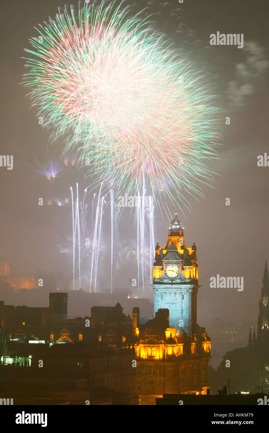 Edinburgh castle fireworks hires stock photography and images Alamy