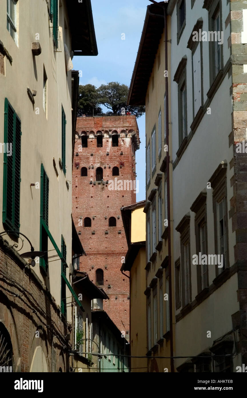 Lucca Tuscany Italy House Italian Alley street Stock Photo Alamy