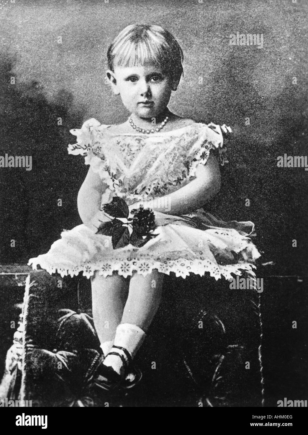 Wilhelmina, 31.8.1880 - 28.11.1962, Queen of the Netherlands, full length, as child, at her 3rd birthday, 31.8.1883, , Stock Photo