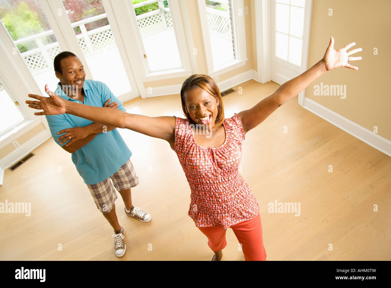 Happy African couple in new house Stock Photo - Alamy