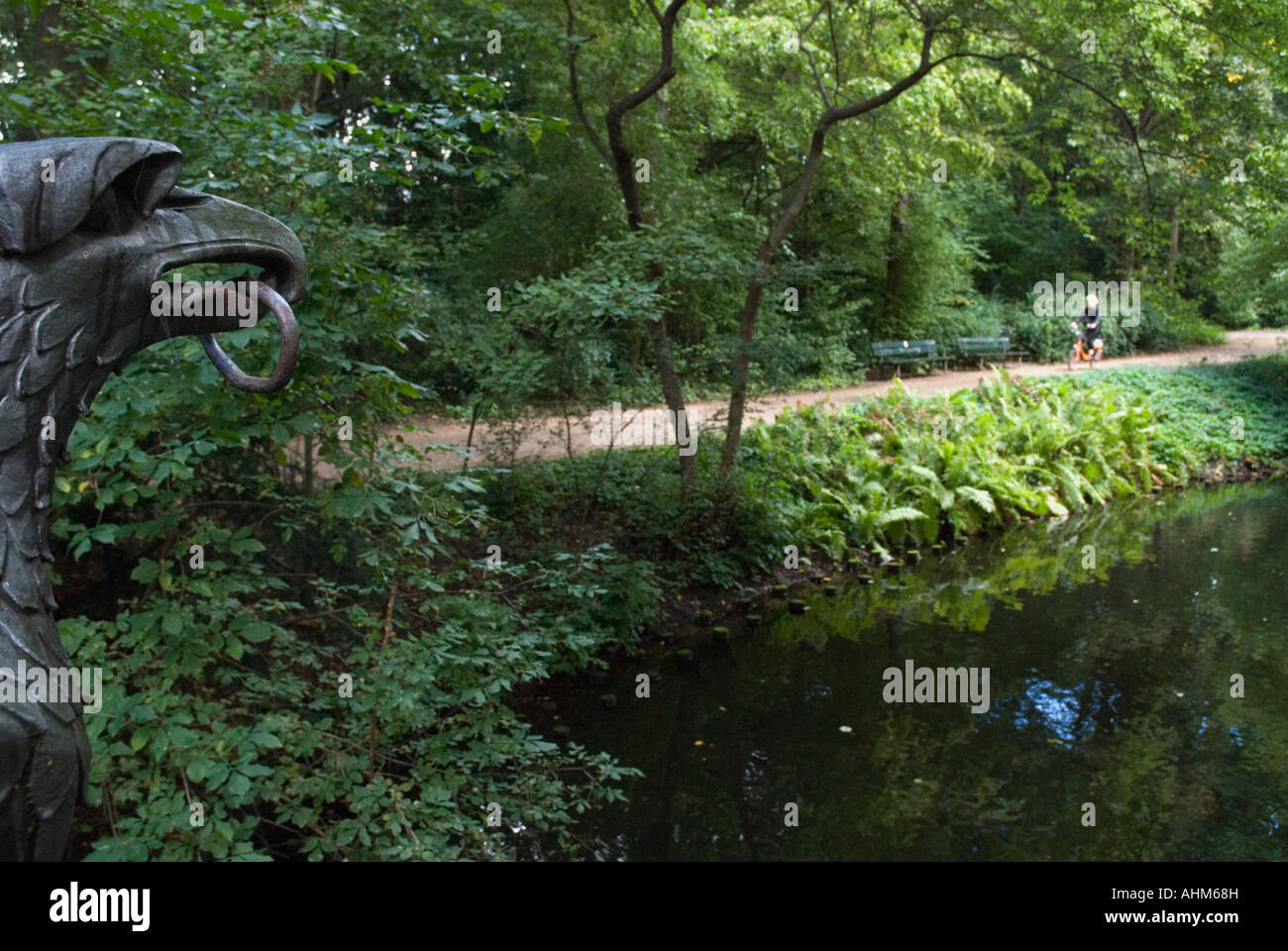 vista desde un puente de uno de los canales que atraviesa el tiergarten.berlin,alemania,germany Stock Photo