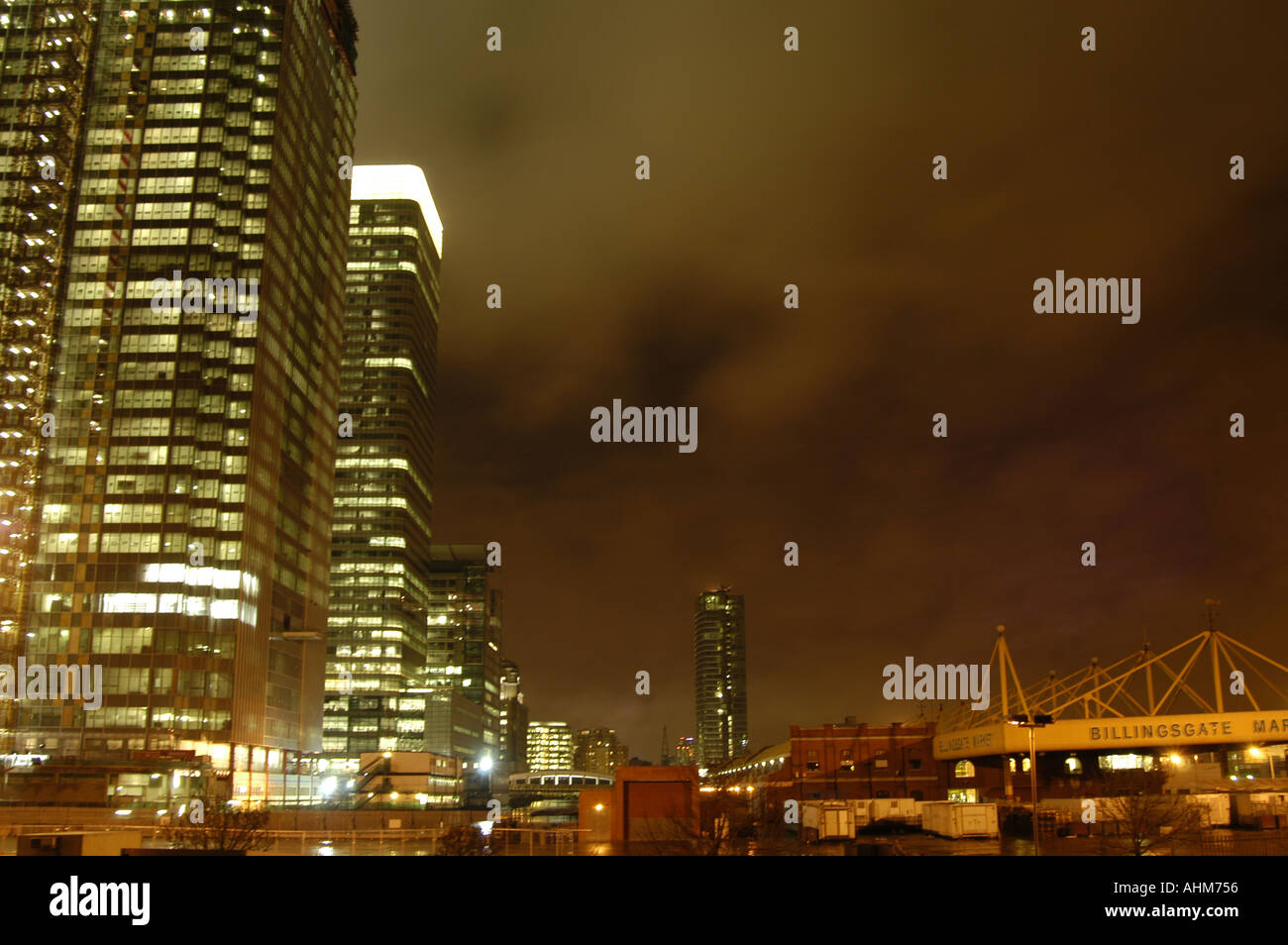 night shot of new skyscraper at Canary Wharf London Stock Photo