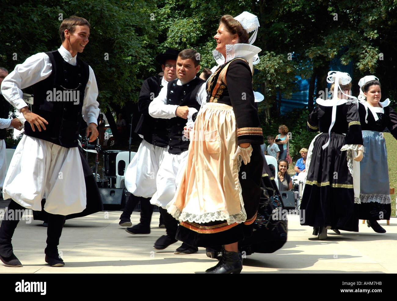 Breton dancing hi-res stock photography and images - Alamy