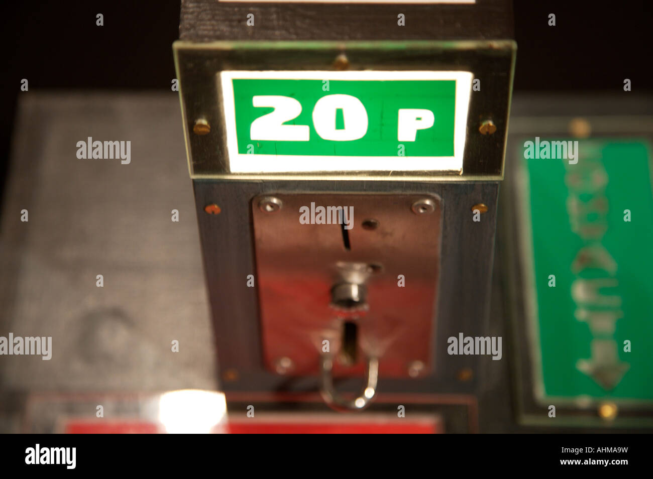 20p sign on coin operated arcade machine Stock Photo