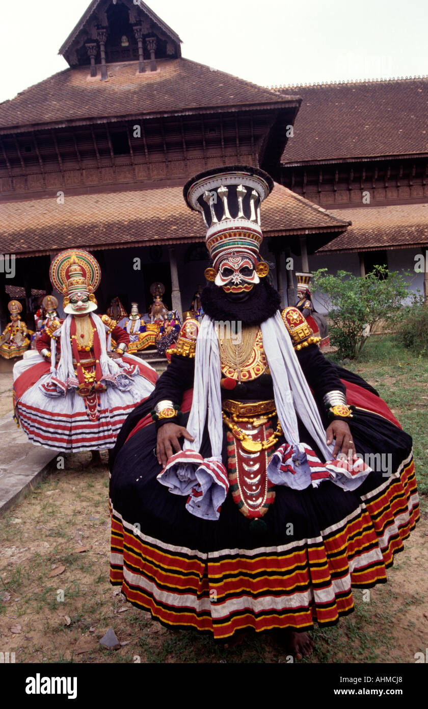 KATHAKALI ARTISTS IN KUTHIRAMALIKA TRIVANDRUM Stock Photo