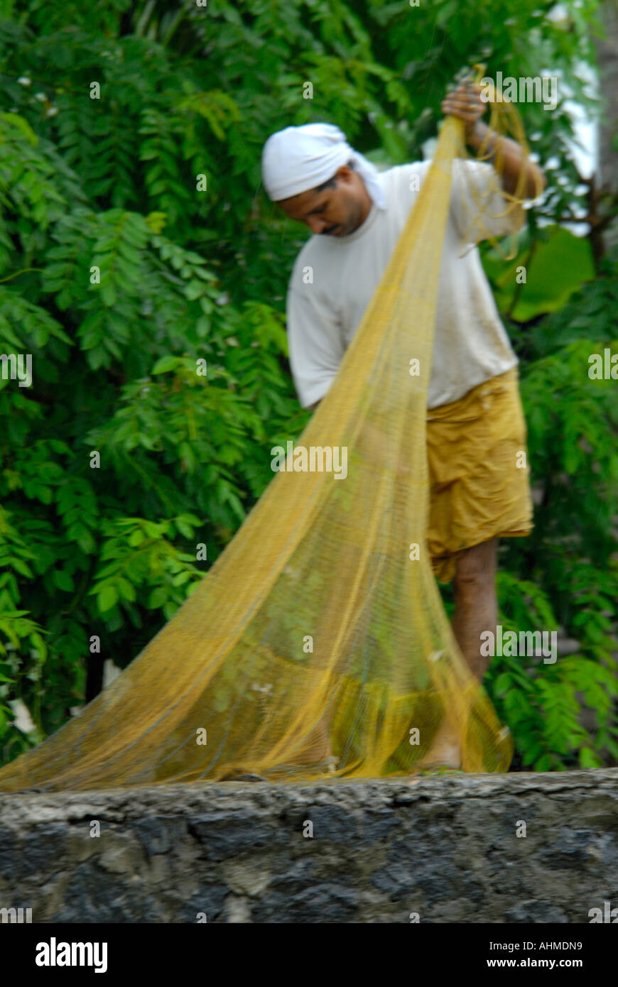 THROWNET FISHING IN KUMARAKOM KERALA Stock Photo