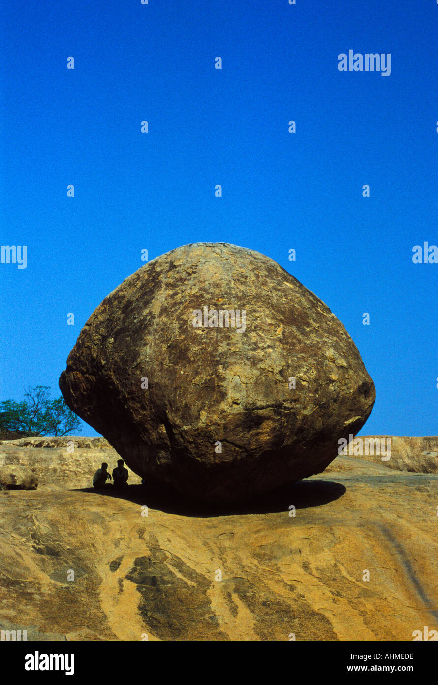 India Tamil Nadu Mamallapuram Naural Spherical Boulder Called Krishna s Butter Ball Stock Photo