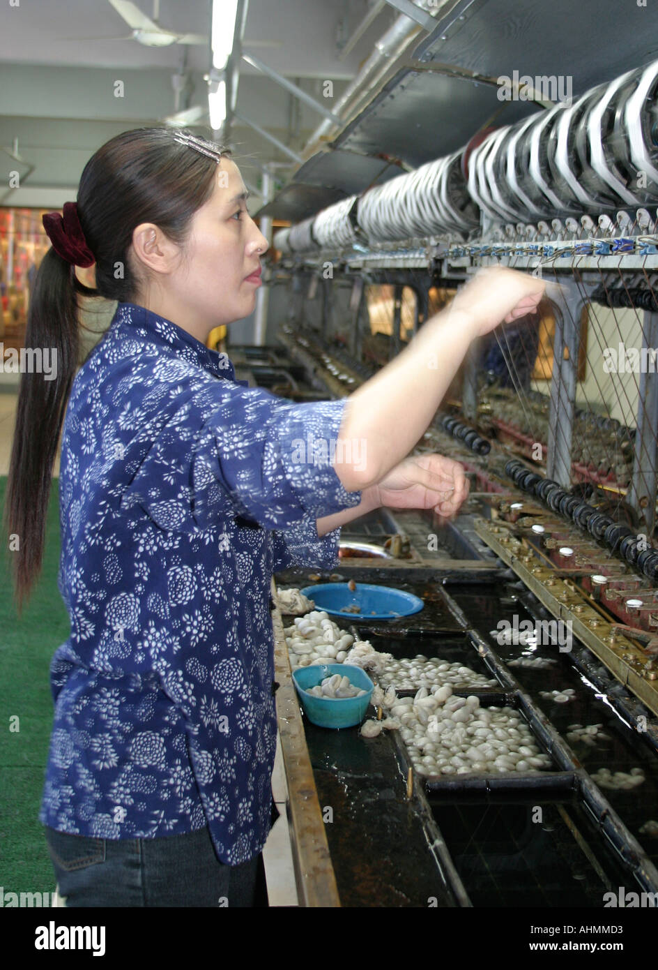 Woman working in a silk factory in Shanghai Stock Photo