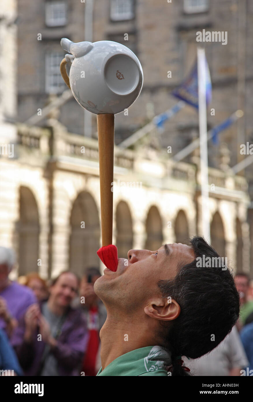juggler Royal Mile Edinburgh Fringe festival Stock Photo