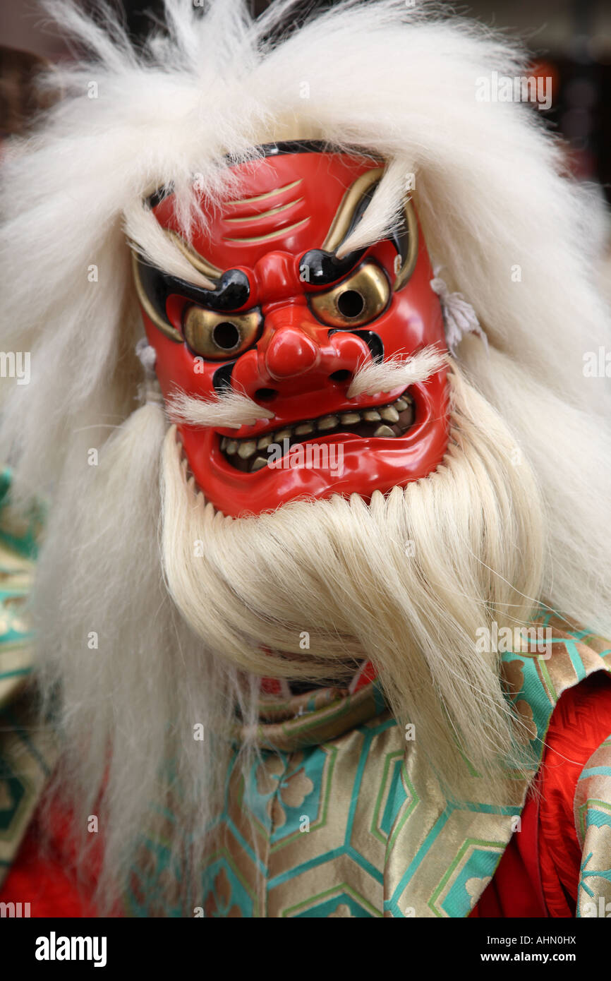 Japanese dance mask used in street performance at Edinburgh Fringe Festival Stock Photo