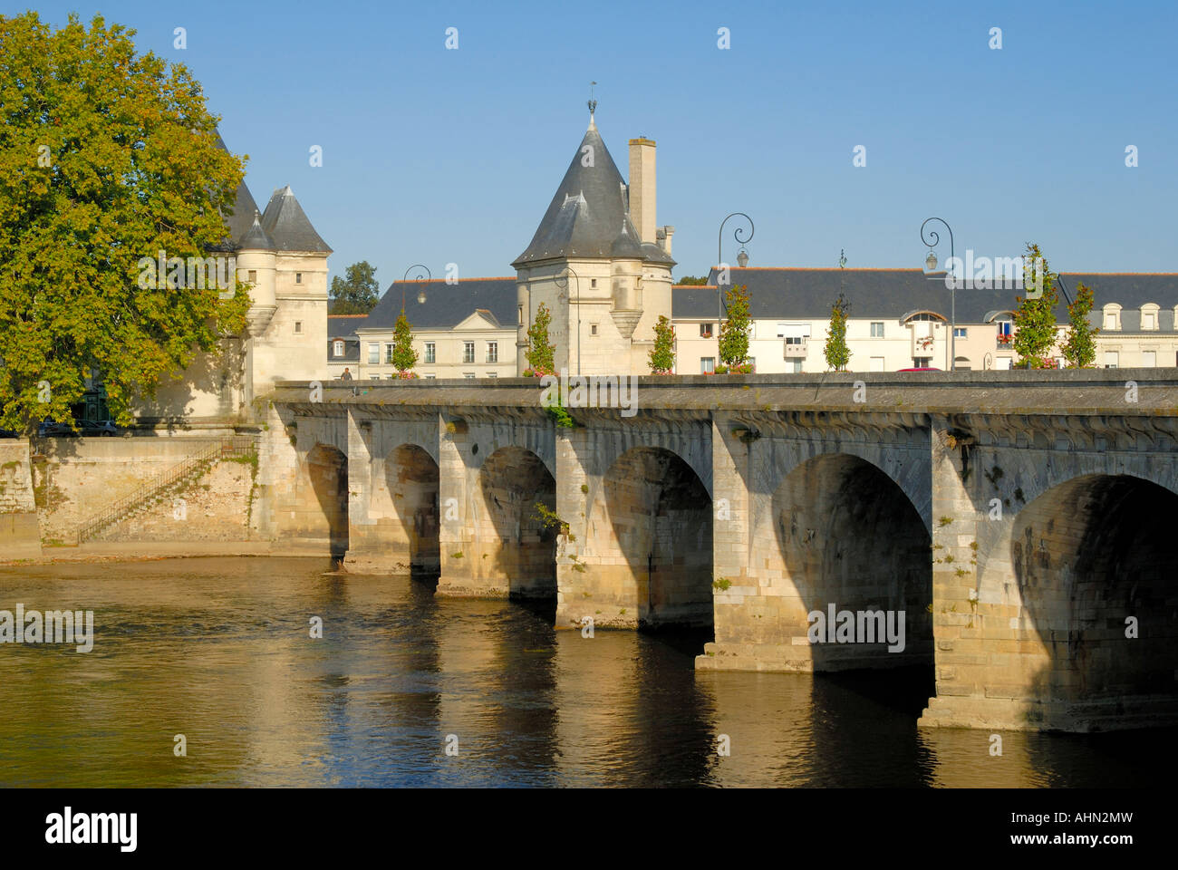 Le Pont Henri Iv Completed 1611 Across The River Vienne Chatellerault France Stock Photo Alamy