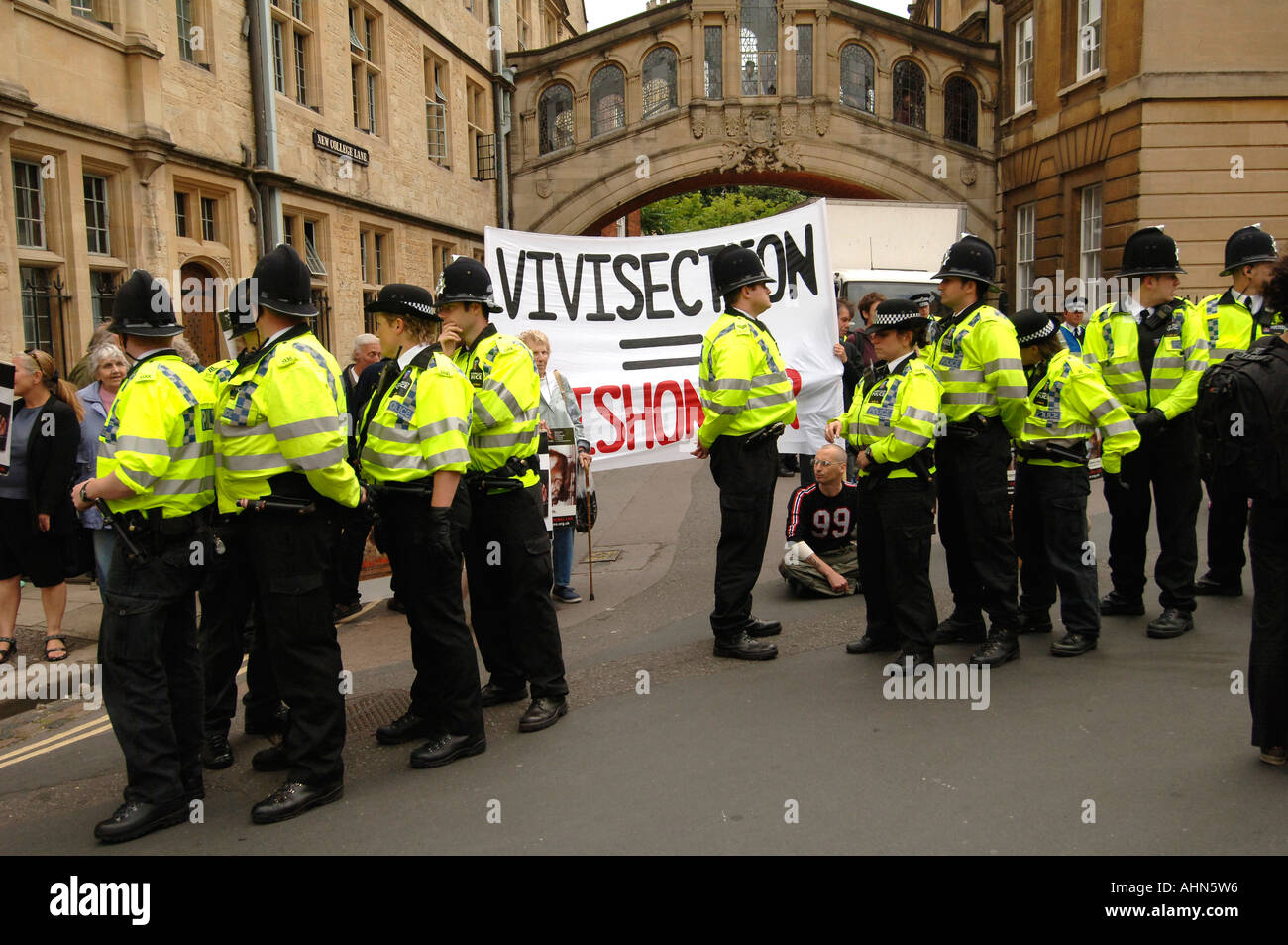 Animal rights protestors at Oxford over the university lab plans 2006 ...